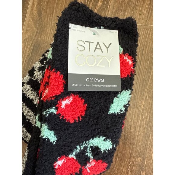 Stay Cozy Women's Striped Fuzzy Crew Socks NEW size 4-10 - Picture 2 of 2